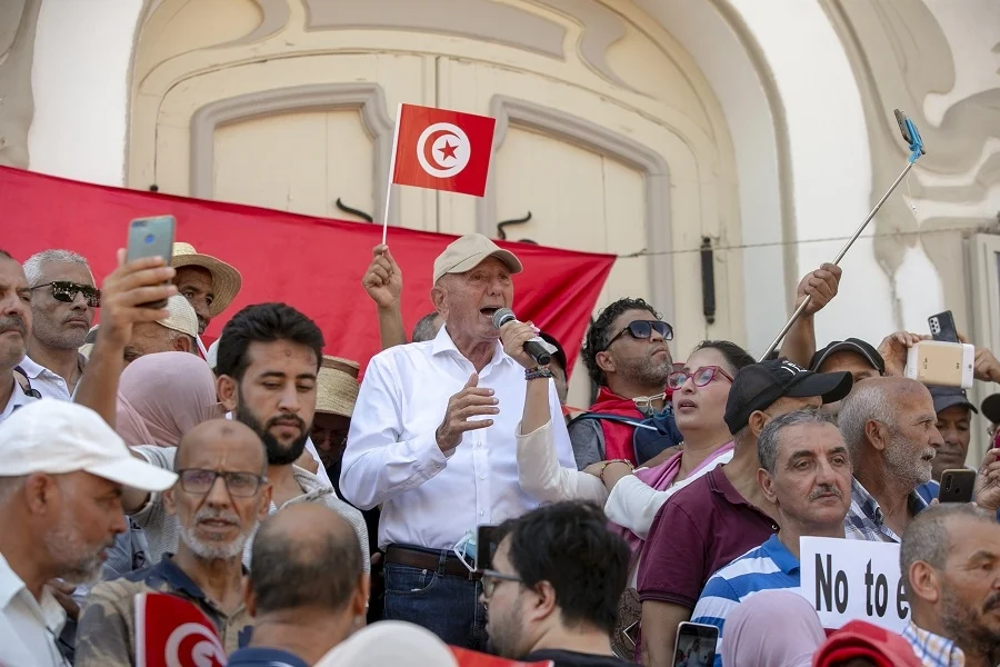 هيئة الانتخابات بتونس تعلن نتائج الاستفتاء.. والمعارضة تتهمها بالتزوير