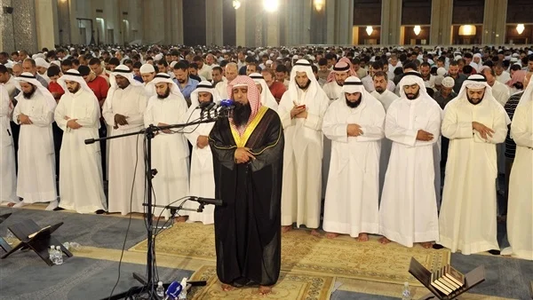 القراءة من المصحف في صلاة التراويح.. ما حكمها؟