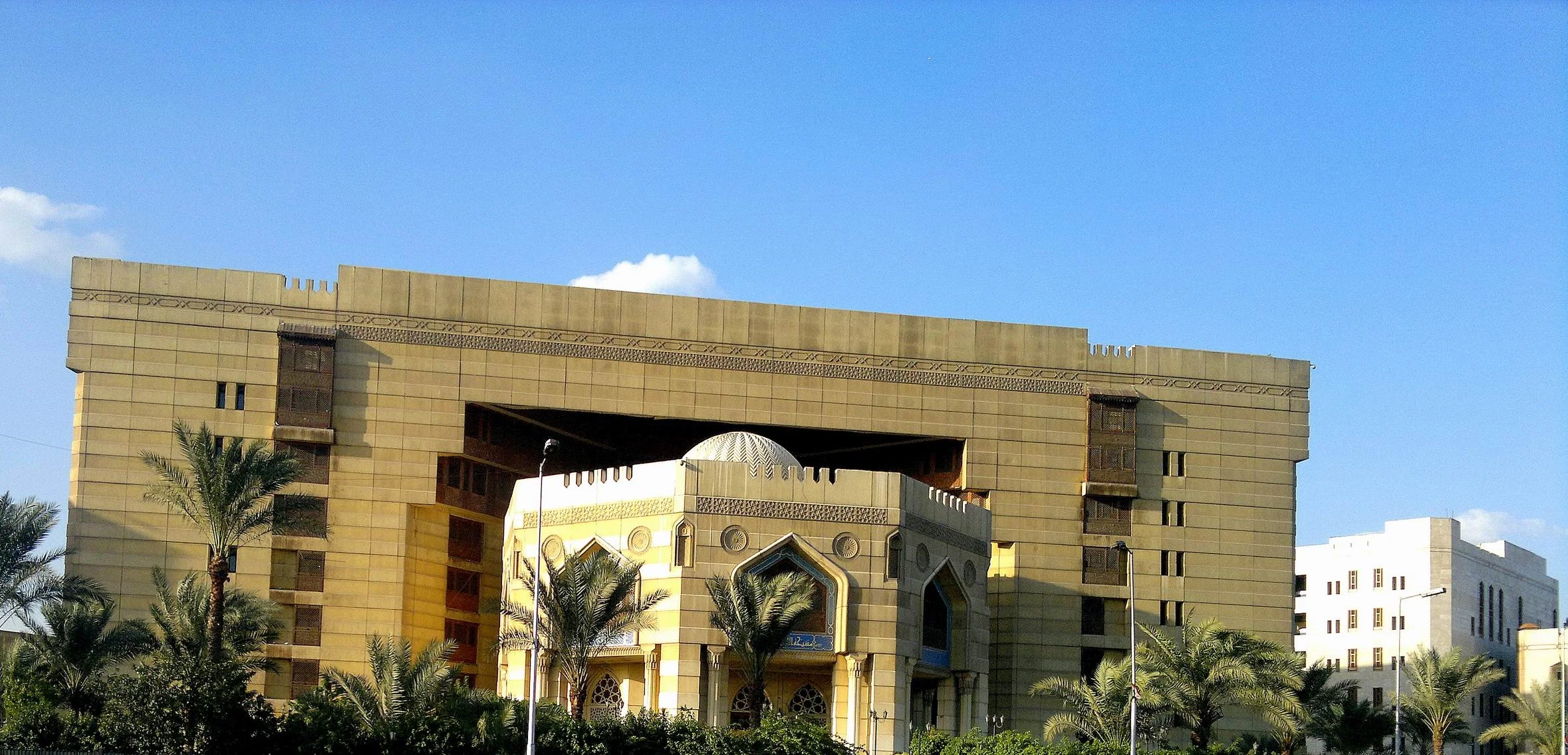 حملات ممنهجة تتواصل ضده.. هل ينجح الأزهر في التصدي لهجوم النخب العلمانية؟