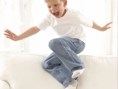 طفلي يعاني من فرط الحركة.. كيف أتعامل معه؟!