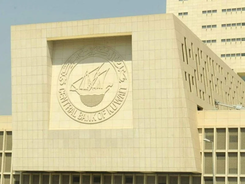 تقرير اقتصادي: تجاوز الدولار فائدة الدينار سابقة تحتاج للتفسير