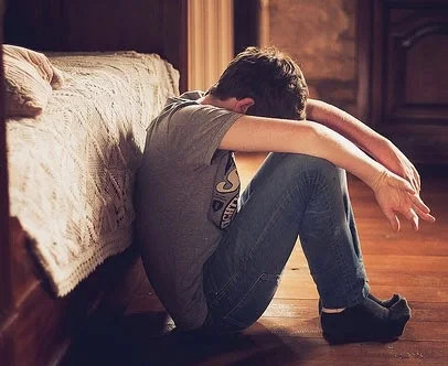 العادات العشر التي تسرق منك السعادة!