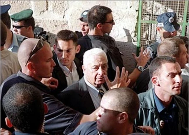 الفلسطينيون يحيون الذكرى 21 لانتفاضة الأقصى ودعوات لتصعيد المقاومة