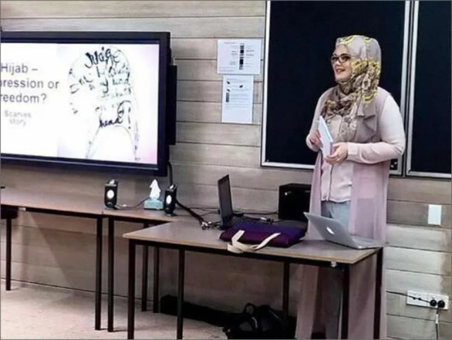 فتاة أسترالية: شيطنة الإسلام دفعتني لاعتناقه