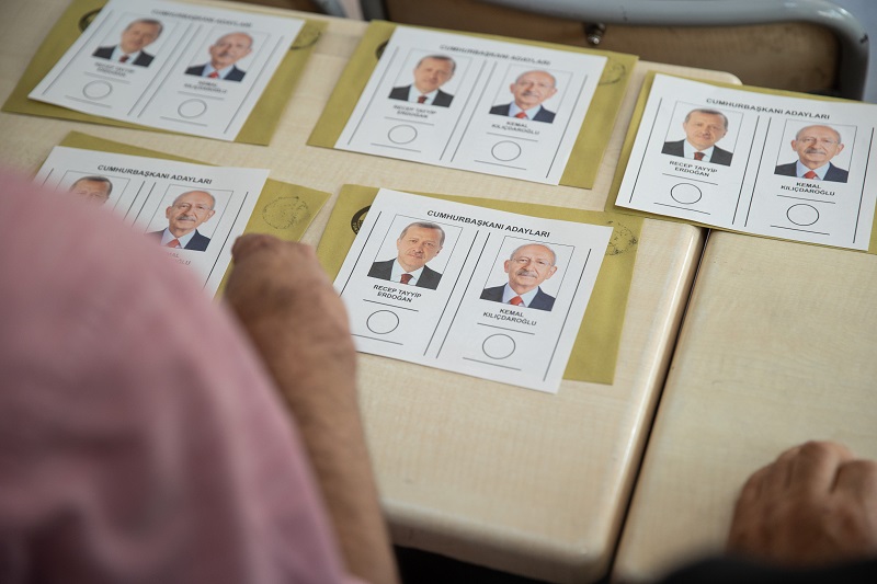 انطلقت في عموم تركيا صباح الأحد عملية التصويت في الجولة الثانية للانتخابات الرئاسية. ومن المقرر أن يدلي المواطنون الأتراك بأصواتهم في الانتخابات من الساعة 8:00 ولغاية الساعة 17:00 بالتوقيت المحلي (+3 تغ). ( Ömer Taha Çetin - وكالة الأناضول )